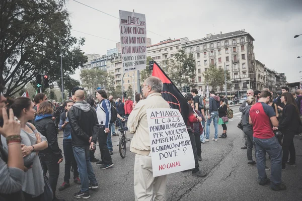 No expo demonstration held in Milan october 11, 2014 — Stock Photo, Image