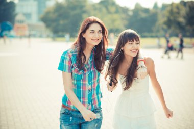 dans güzel hipster genç kadın kız arkadaş