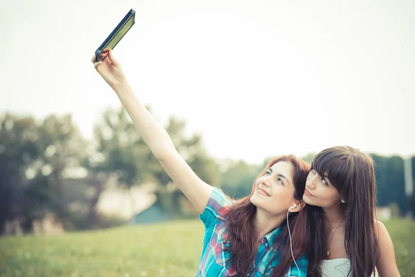 Hipster young women sisters — Stock Photo, Image