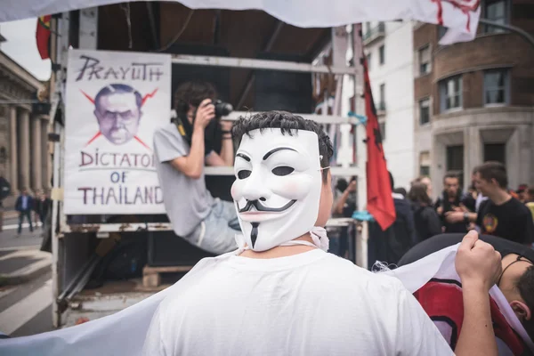 Sürgündeki Tay eylemci Junya Lek Yimprasert Milano dengesi üzerinde — Stok fotoğraf