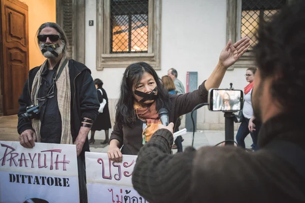 Verbannen Thaise activist Junya Lek Yimprasert in Milaan op octo — Stockfoto