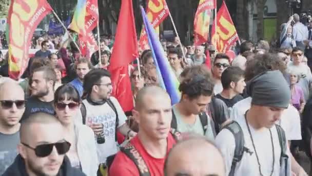 Tay eylemci Junya Lek Yimprasert Milano sürgün — Stok video