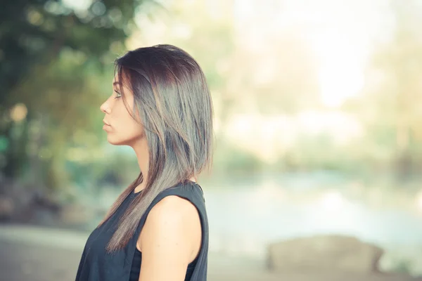 Young beautiful brunette straight hair woman — Stock Photo, Image