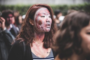 25 Ekim 2014 Milano'da düzenlenen zombi geçit töreni