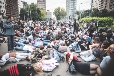 25 Ekim 2014 Milano'da düzenlenen zombi geçit töreni