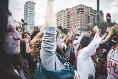 25 Ekim 2014 Milano'da düzenlenen zombi geçit töreni