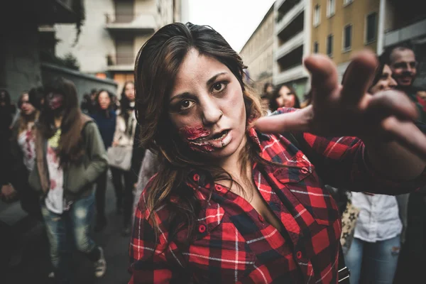 Zombies parade held in Milan october 25, 2014 — Stock Photo, Image