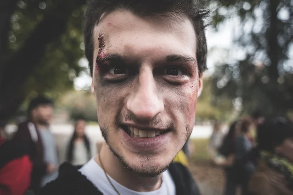 Zombie přehlídka, která se konala v Miláně 25 října 2014 — Stock fotografie