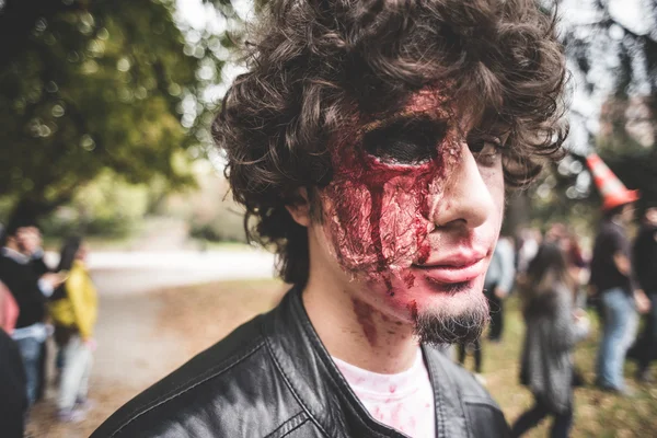 Zombies parade held in Milan october 25, 2014 — Stock Photo, Image