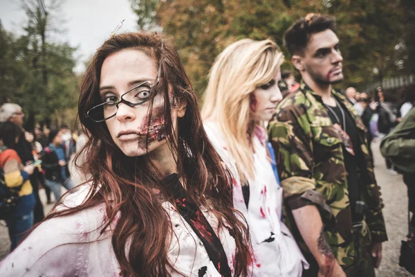 Zombies parade held in Milan october 25, 2014 — Stock Photo, Image