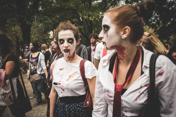 25 Ekim 2014 Milano'da düzenlenen zombi geçit töreni