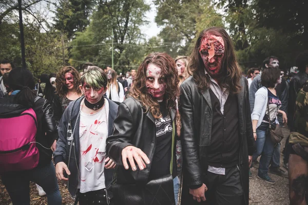 Zombies parade held in Milan october 25, 2014 — Stock Photo, Image