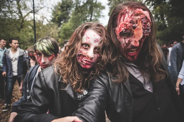 Zombies parade held in Milan october 25, 2014 — Stock Photo, Image