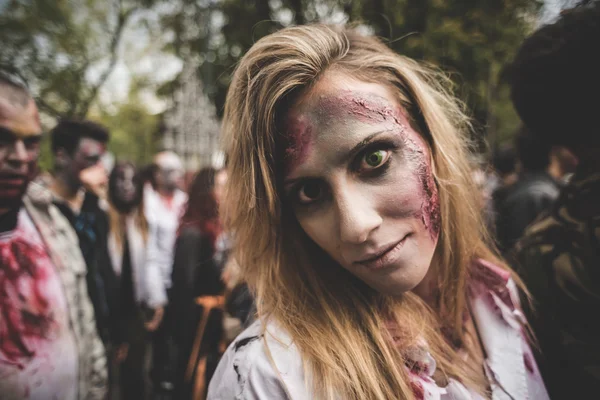 Zombies parade held in Milan october 25, 2014 — Stock Photo, Image