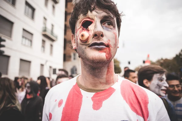 Zombies parade held in Milan october 25, 2014 — Stock Photo, Image