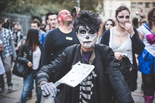 Desfile de zumbis realizada em Milão outubro 25, 2014 — Fotografia de Stock