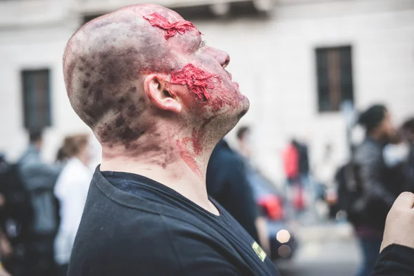 Zombies parade held in Milan october 25, 2014 — Stock Photo, Image