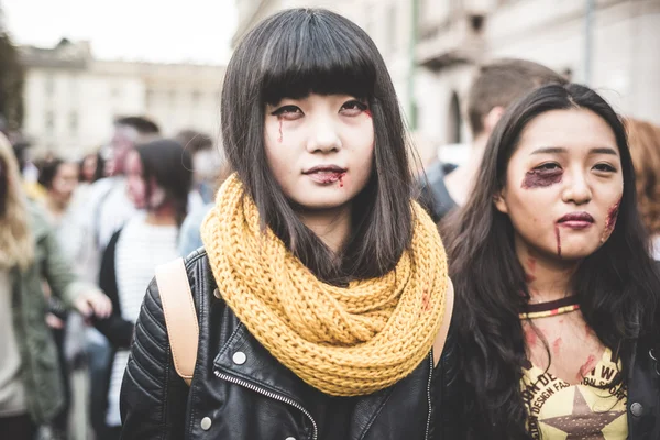 Zombies parade held in Milan october 25, 2014 — Stock Photo, Image