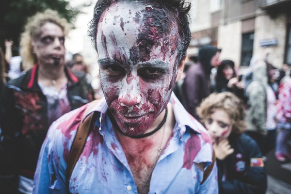 Zombies parade held in Milan october 25, 2014 — Stock Photo, Image
