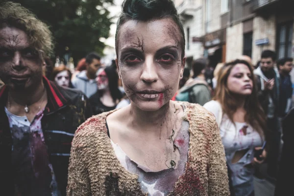 Zombies parade gehouden in Milaan, 25 oktober 2014 — Stockfoto