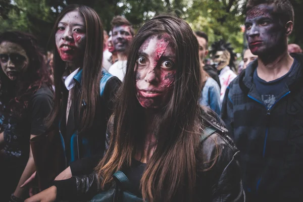 Zombie přehlídka, která se konala v Miláně 25 října 2014 — Stock fotografie