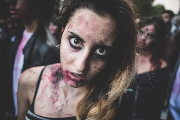 Zombies parade held in Milan october 25, 2014 — Stock Photo, Image