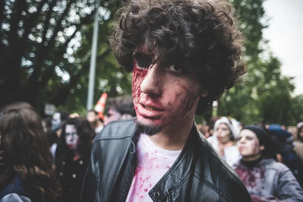 Zombies parade held in Milan october 25, 2014 — Stock Photo, Image