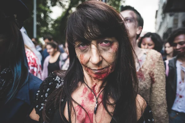 Zombies parade held in Milan october 25, 2014 — Stock Photo, Image