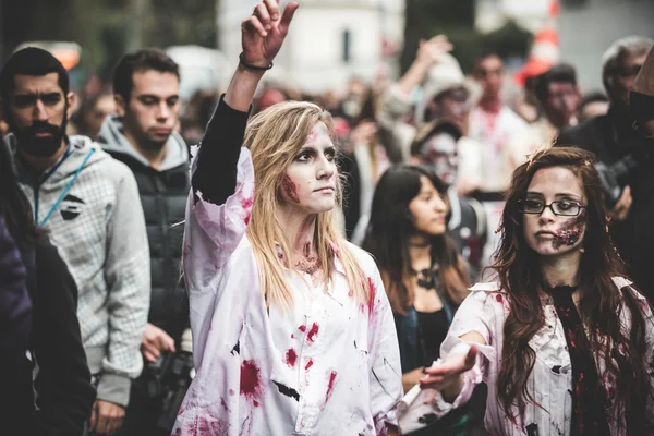 Zombies parade held in Milan october 25, 2014 — Stock Photo, Image