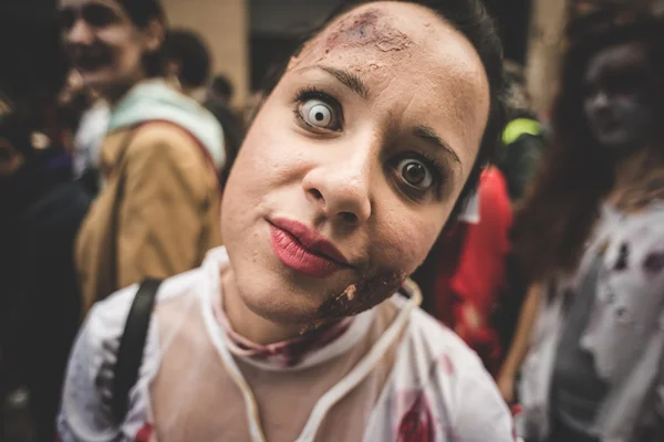 Zombies parade gehouden in Milaan, 25 oktober 2014 — Stockfoto
