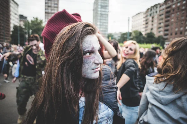 Zombies parade held in Milan october 25, 2014 — Stock Photo, Image