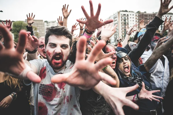 25 Ekim 2014 Milano'da düzenlenen zombi geçit töreni
