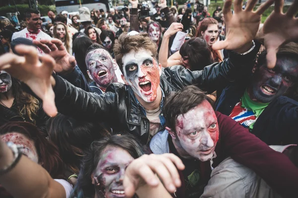 Zombies parade held in Milan october 25, 2014 — Stock Photo, Image