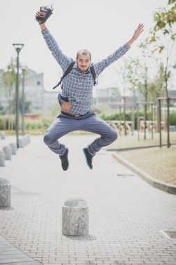 yakışıklı hipster rahat çoklu görev modern insan vintage cam ile