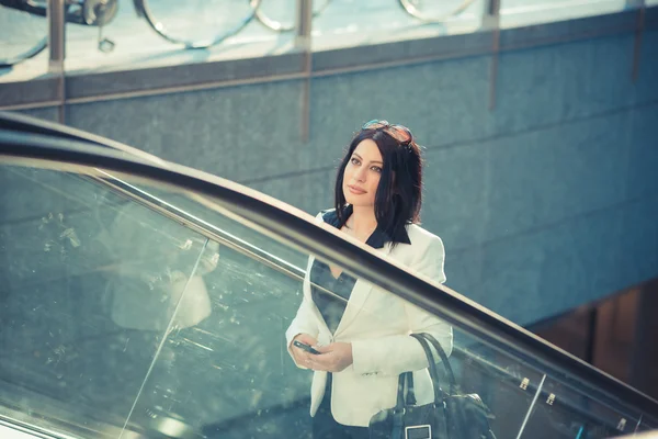 Mujer de negocios elegante —  Fotos de Stock