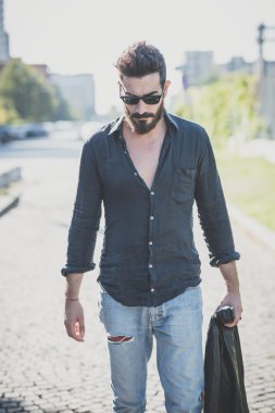genç yakışıklı çekici sakallı model adam
