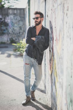 genç yakışıklı çekici sakallı model adam
