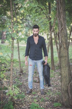 genç yakışıklı çekici sakallı model adam