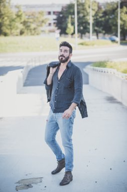 genç yakışıklı çekici sakallı model adam