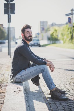 genç yakışıklı çekici sakallı model adam