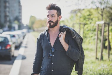 genç yakışıklı çekici sakallı model adam