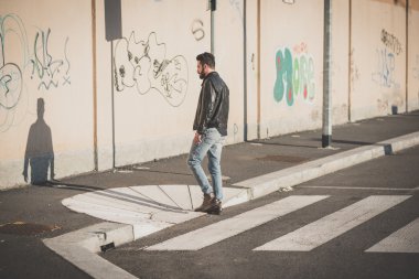 genç yakışıklı çekici sakallı model adam
