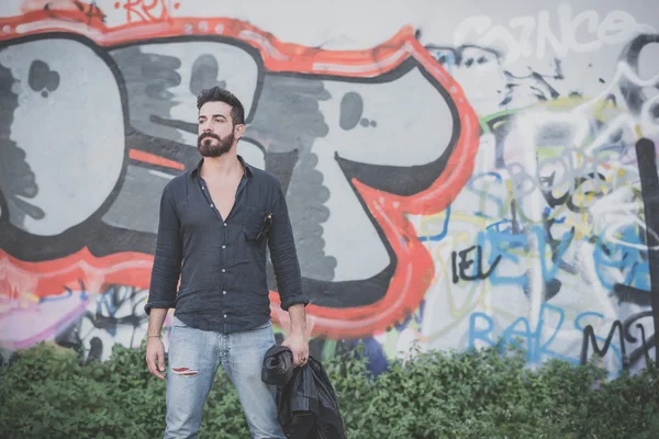 Jovem bonito atraente barbudo modelo homem — Fotografia de Stock