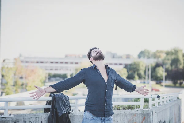 Jovem bonito atraente barbudo modelo homem — Fotografia de Stock