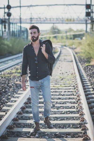 Jovem bonito atraente barbudo modelo homem — Fotografia de Stock