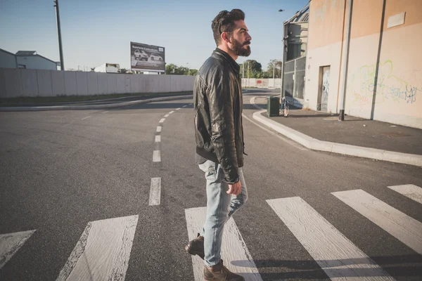 Jovem bonito atraente barbudo modelo homem — Fotografia de Stock