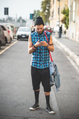 genç yakışıklı sakallı hippi erkek