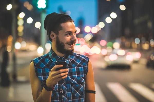 Joven guapo barbudo hipster hombre — Foto de Stock