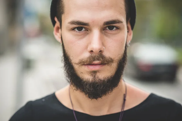 Joven guapo barbudo hipster hombre — Foto de Stock