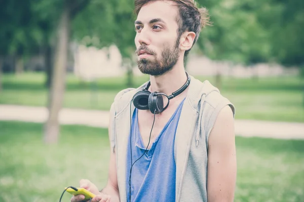 Man die muziek luistert — Stockfoto